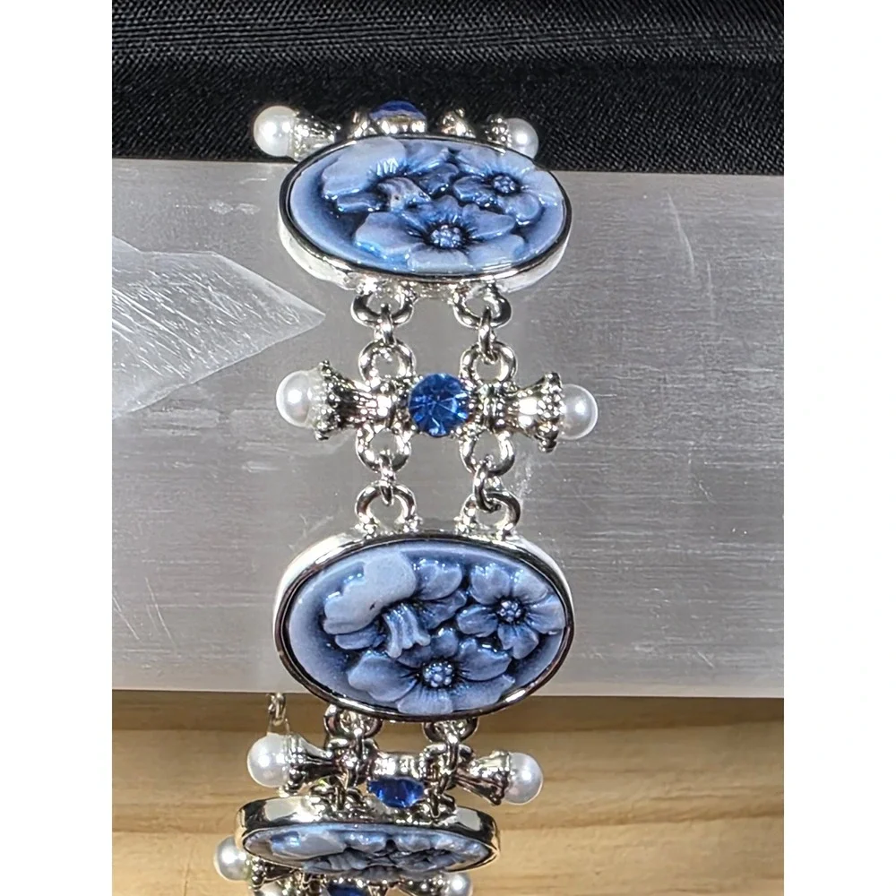 Blue Floral Cameo Bolo Bracelet Silvertone Adjustable Pearl‎ Crystal Accents